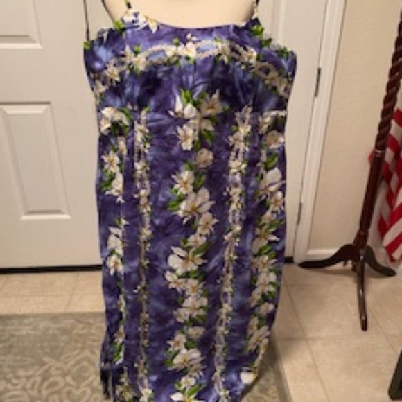 Hawaiian Dress - Picture 1 of 3